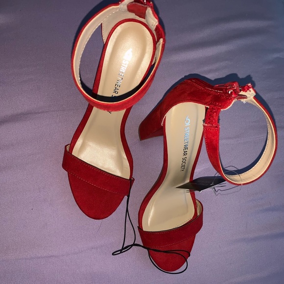 Red Heels - Picture 3 of 4